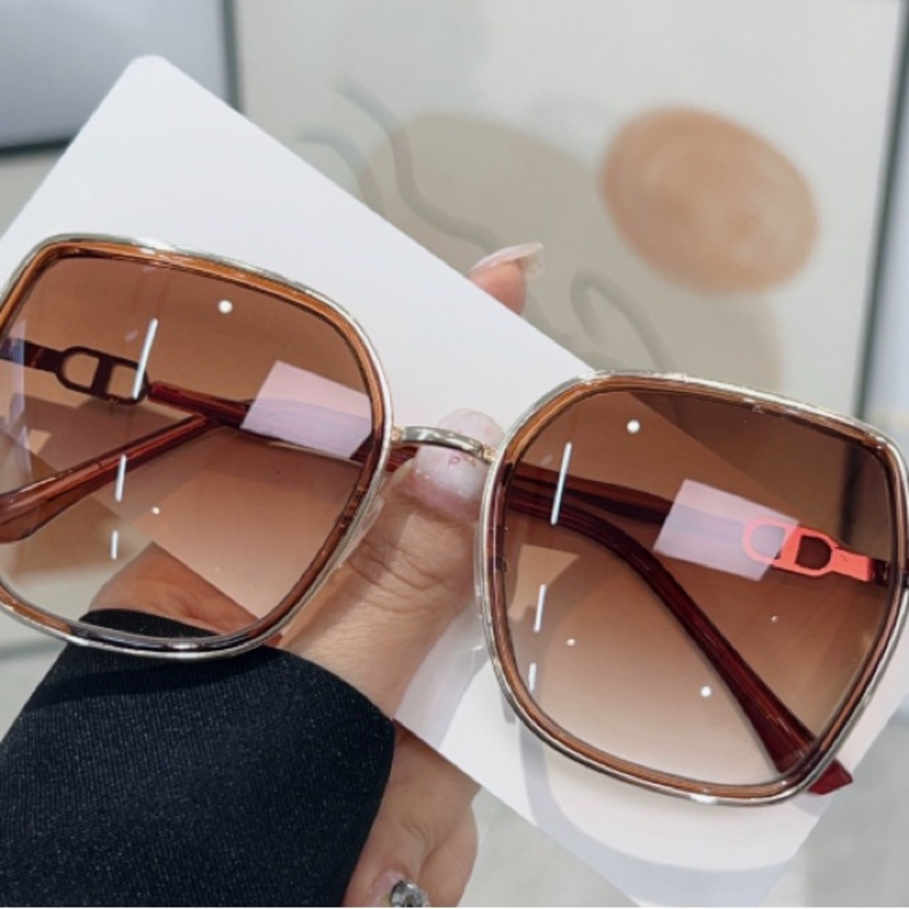 Chic Oversized Brown Gradient Women's Sunglasses